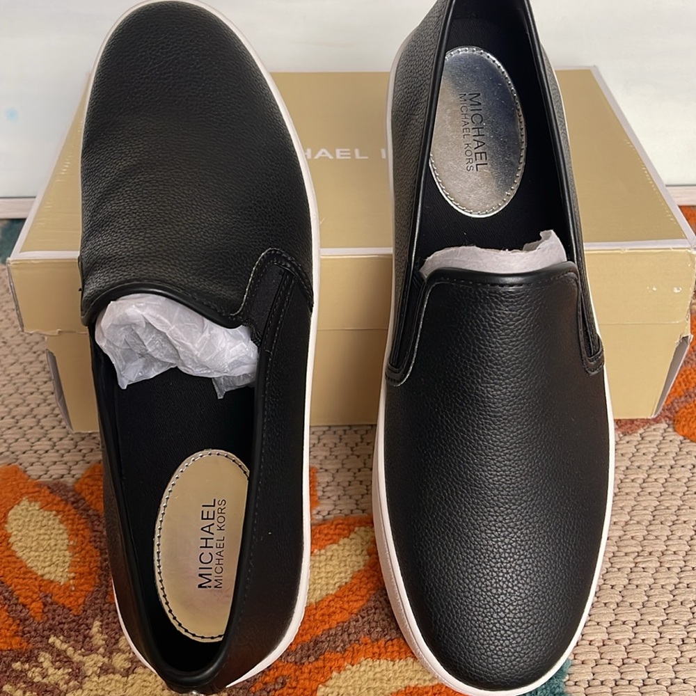 Michael Kors TEDDI SLIP ON
TUMBLED FAUX LTHR
49T2TEFP1L
Black 
Platform Sneakers - Picture 12 of 16